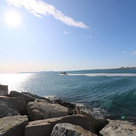 Les Roques Apartment Roses