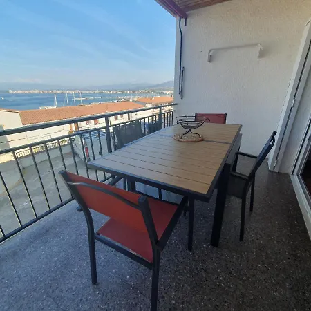 Les Roques Apartment Roses