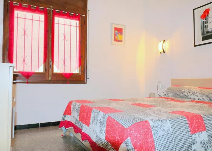 Les Roques Апартаменты *