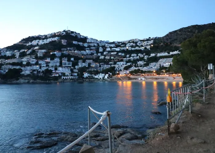 Les Roques Апартаменты *