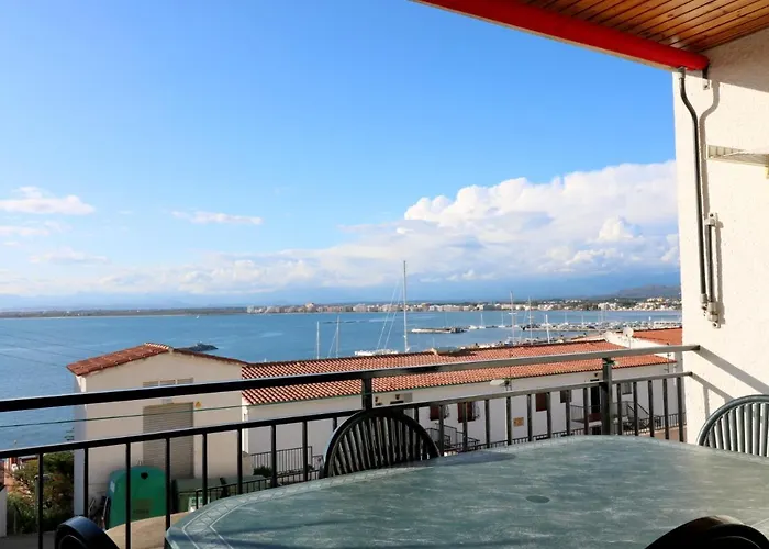 Апартаменты Les Roques *